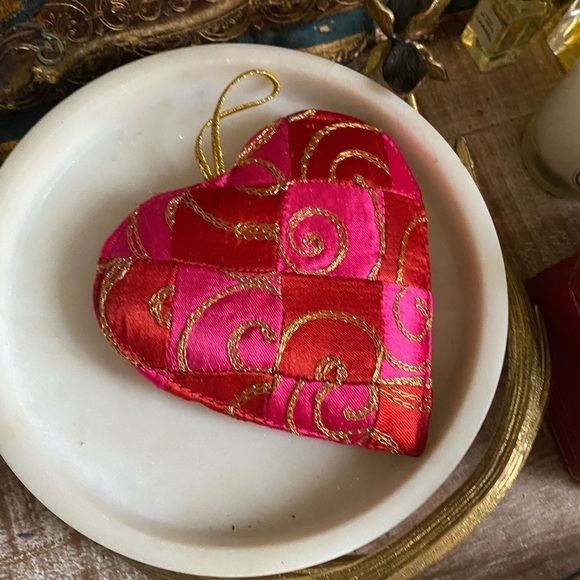 vintage quilt style heart Christmas ornament or pin cushion - Picture 5 of 5